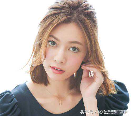 一款变六款的半扎发，再也不用担心不会扎头发了！