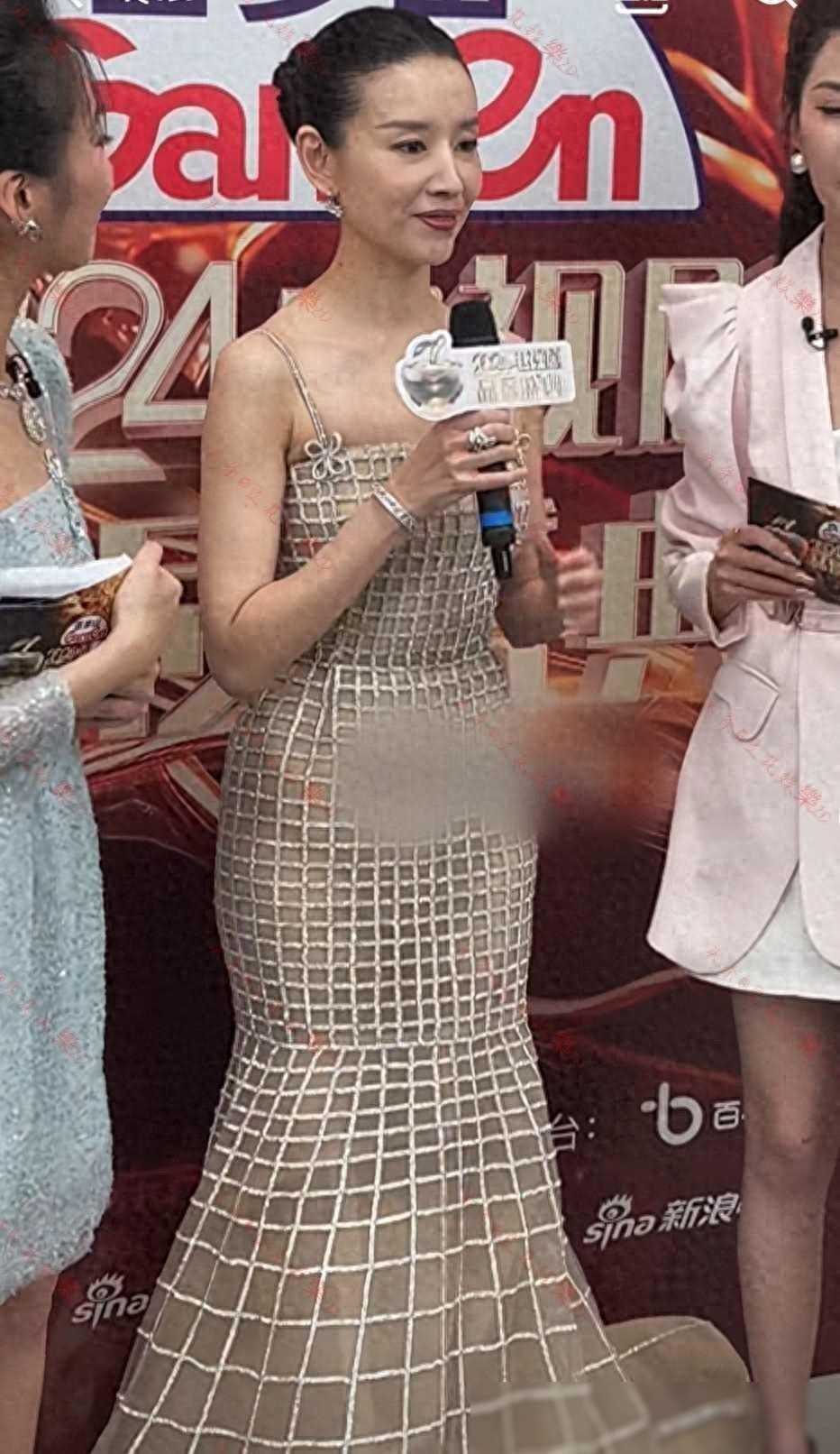 董洁的头型火爆评论区！网友纷纷表示羡慕，且身材真实、接地气！