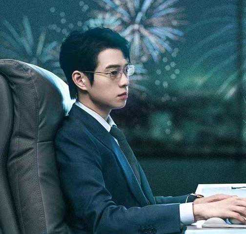 曾少年：忍得了关晓彤“狗啃”刘海，忍不了张一山的一脸褶子