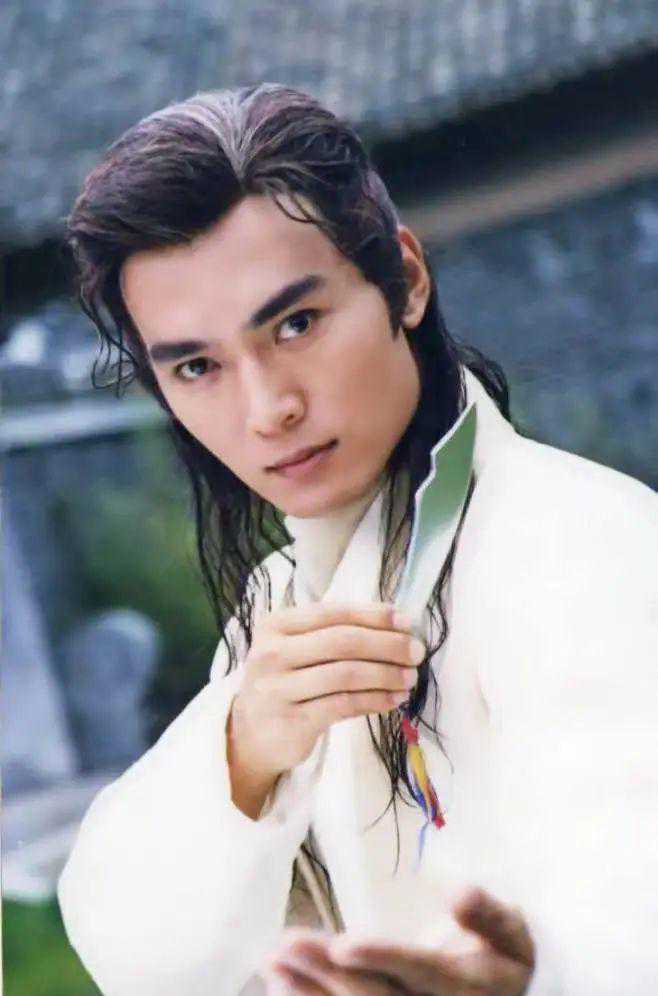 发型救星！10位真帅男星告诉你发型不重要