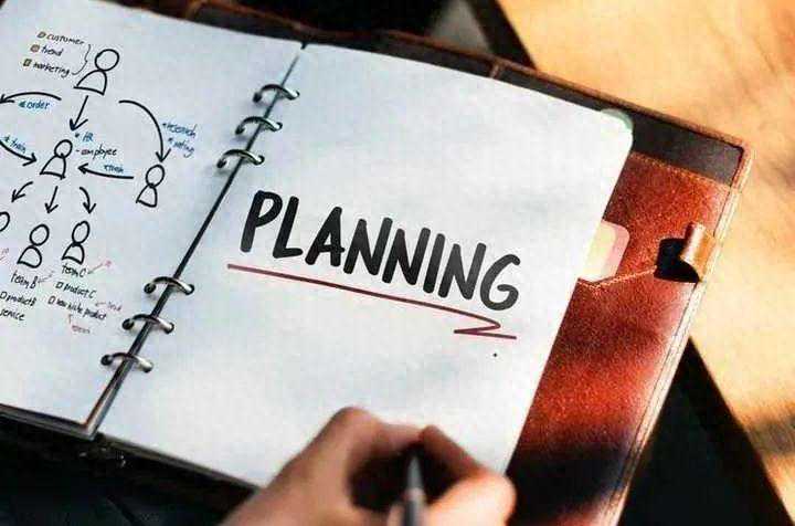 一个元气满满的发型开启了年会的仪式感