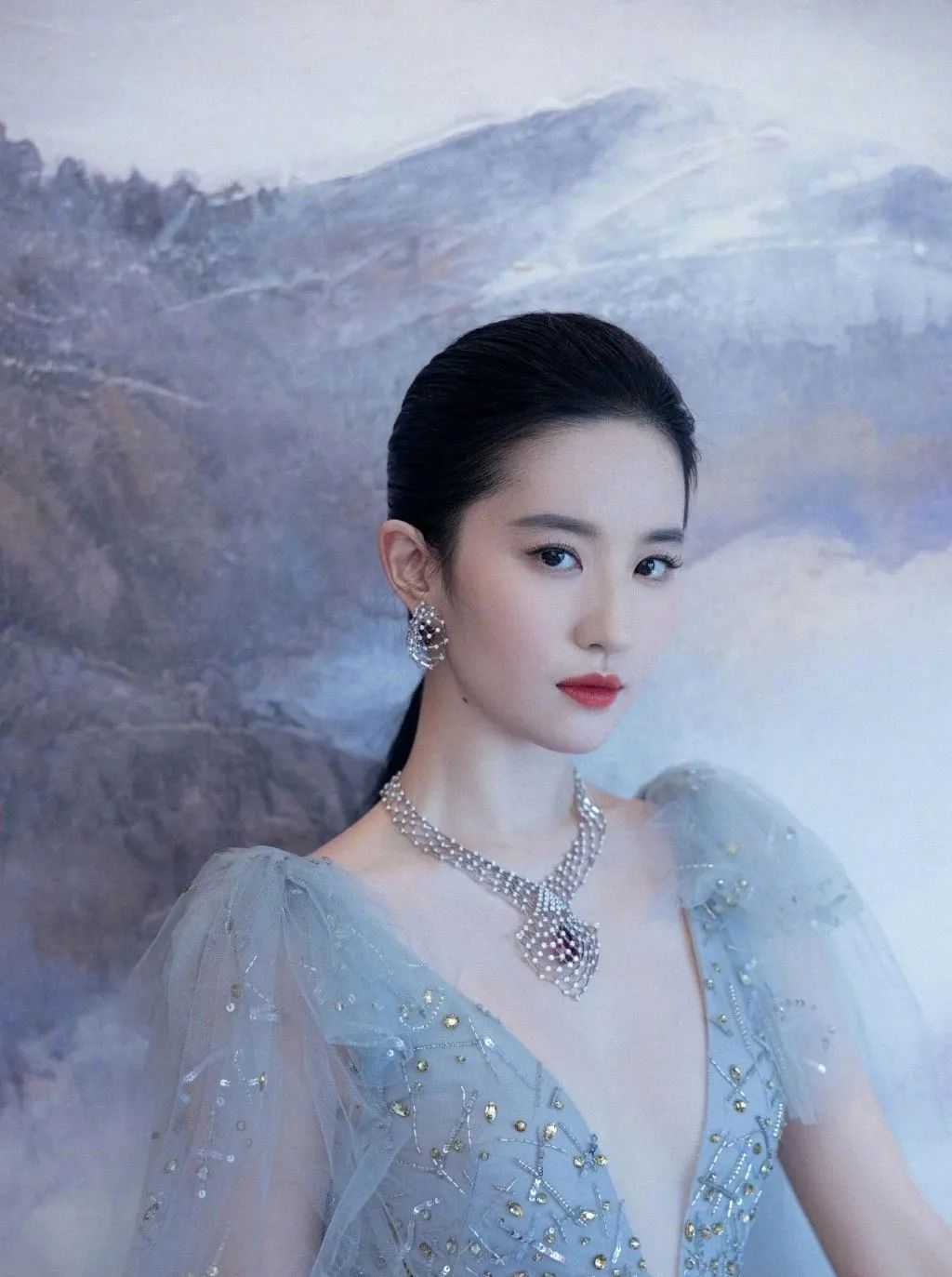 这死亡发型，也只有“高颅顶”的刘亦菲能Hold住了吧