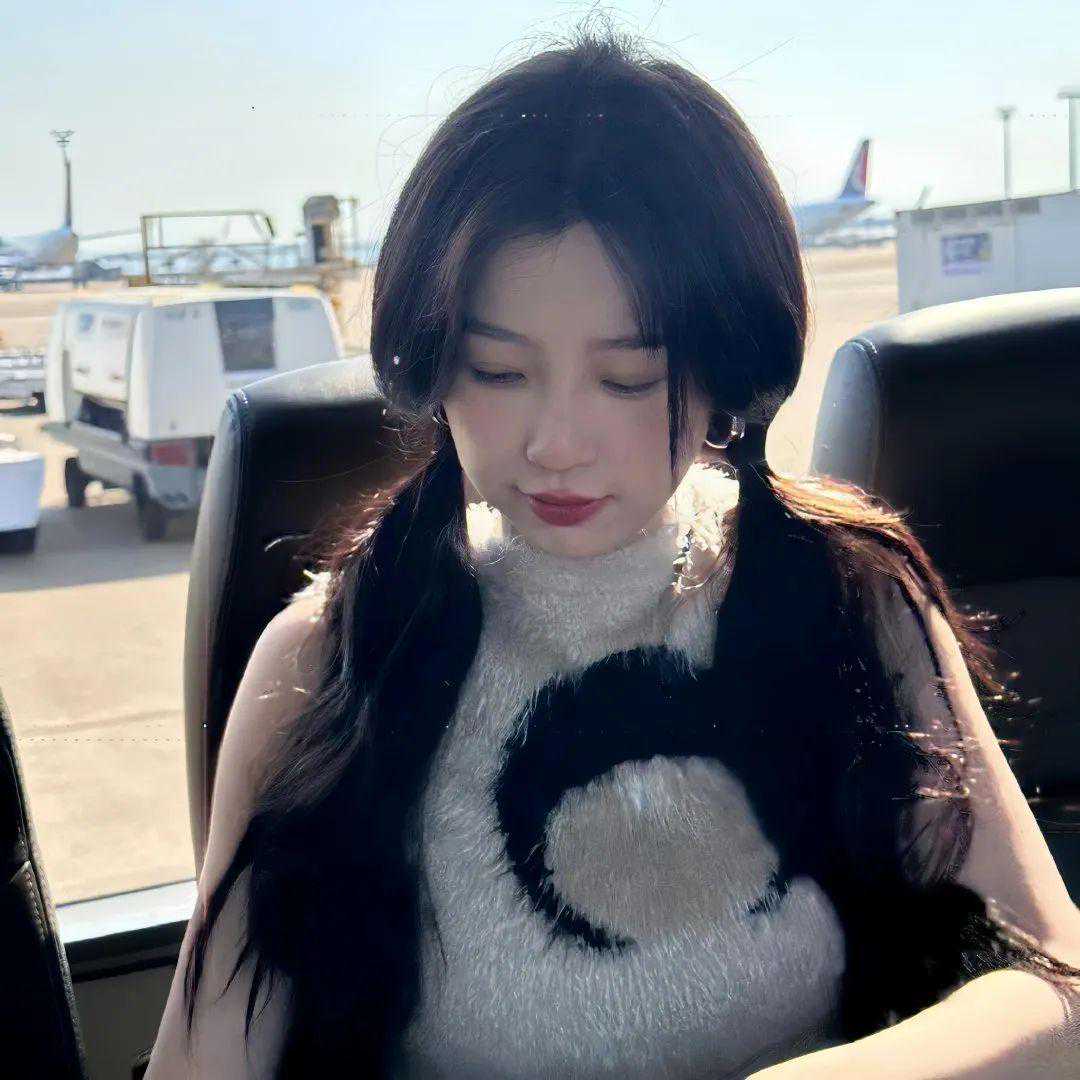 跨年发型选好了，虞书欣和赵露思的甜美双马尾！