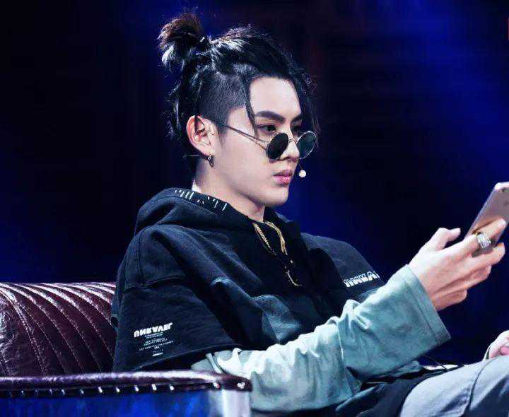 解锁新发型！鲜肉小花都爱的“菠萝头”你还没试过？