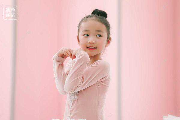 拉丁舞考级怎么绑头发好看？考级发型怎么扎高级