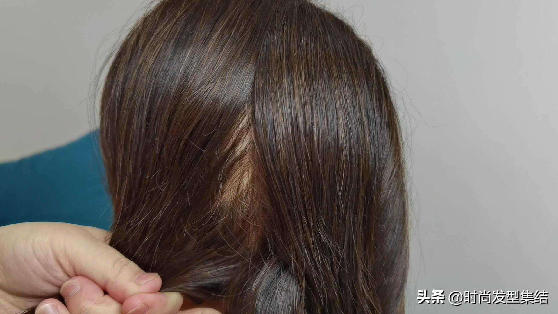 小女孩两个丸子头发型这样扎太可爱了，简单还好扎