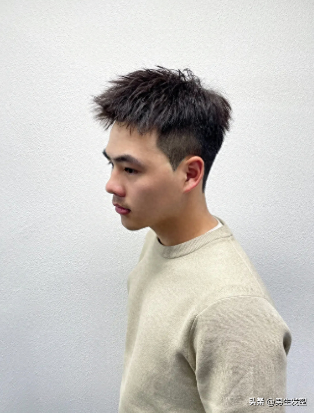 男生“碎盖发型”减龄又帅气，试试这3款，剪完不帅你打我