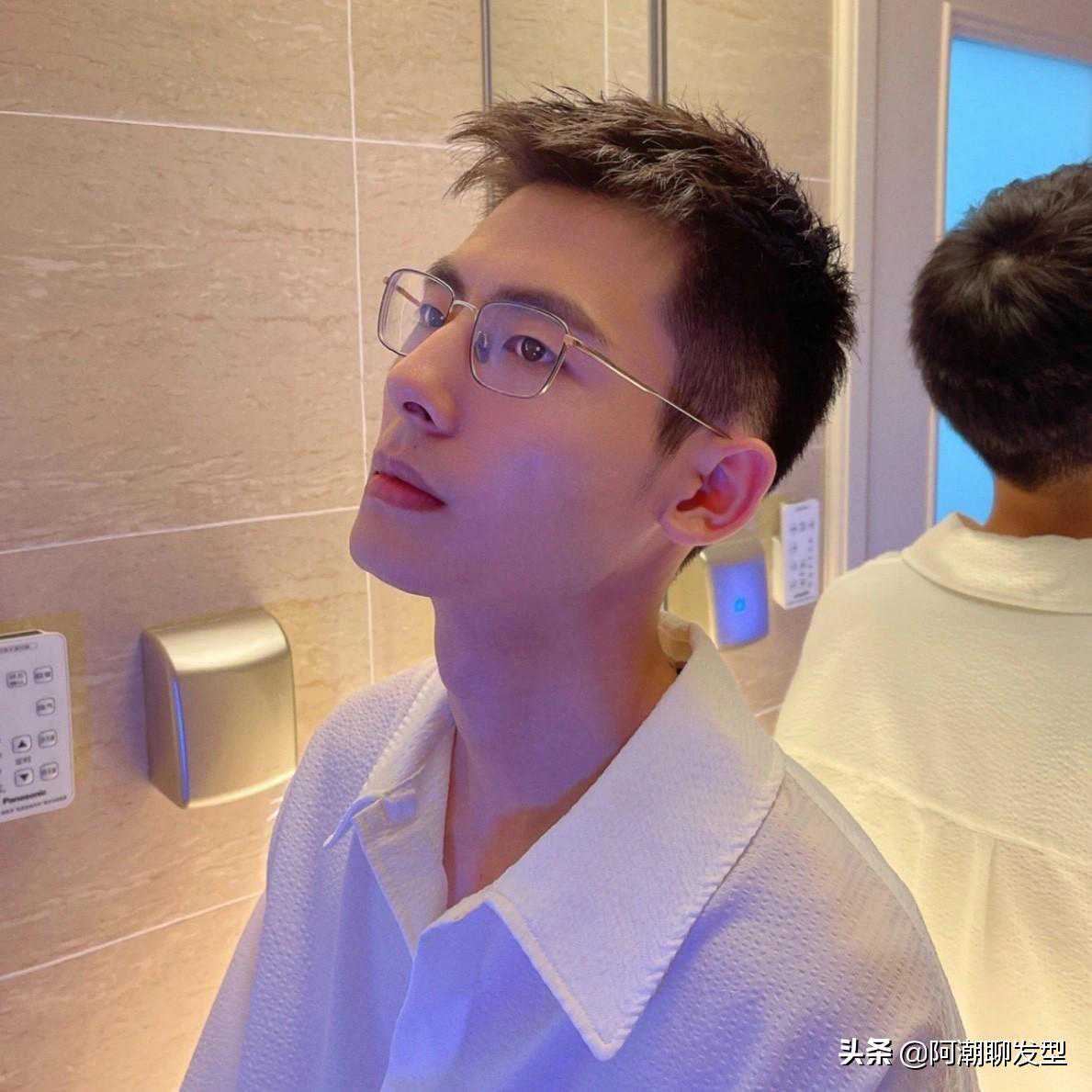 男生留“锅盖头”发型太幼稚？试试这3款，剪完帅气显年轻