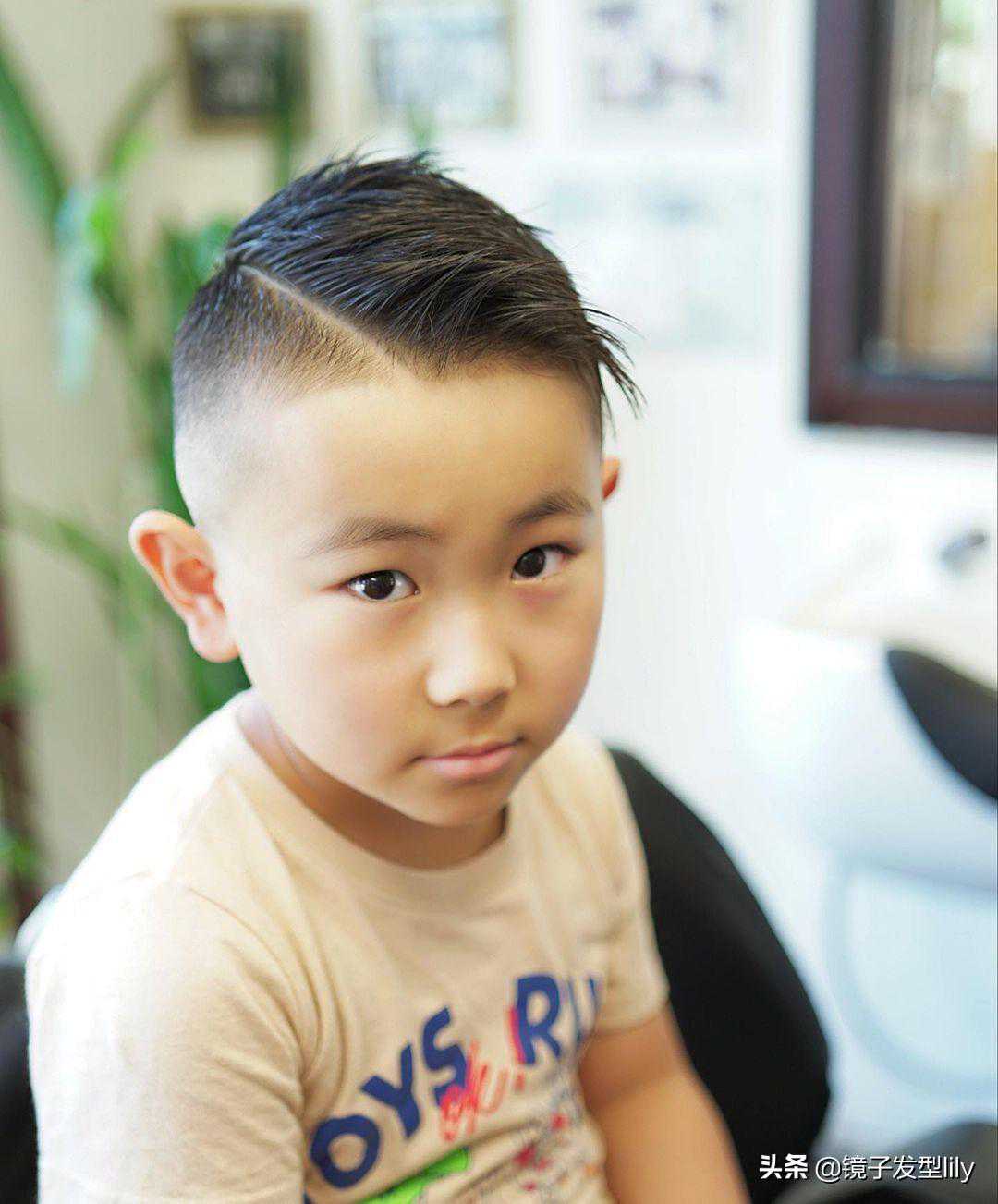 小男孩发型14款，很火很帅气，这个夏天你儿子值得拥有