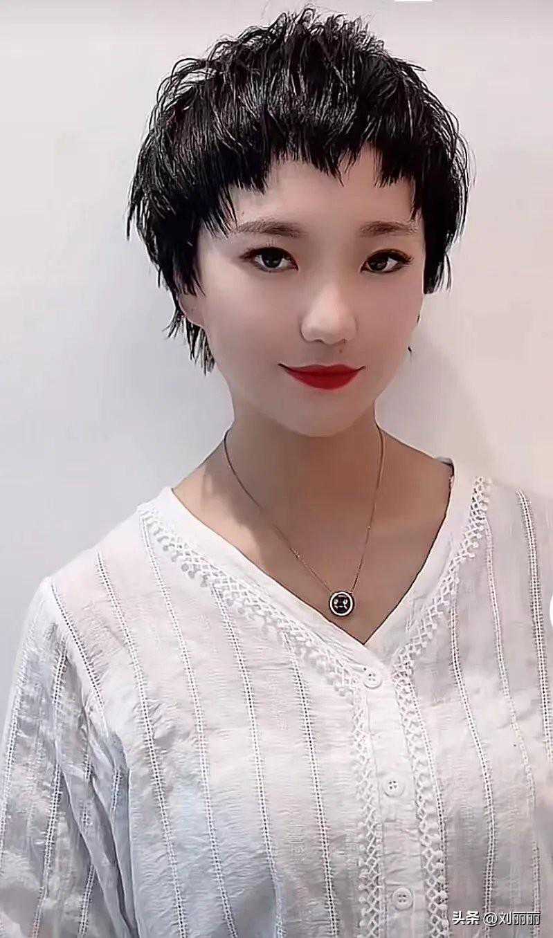 新人气发型15款，百变潮流任你选，每款都能美出新花样