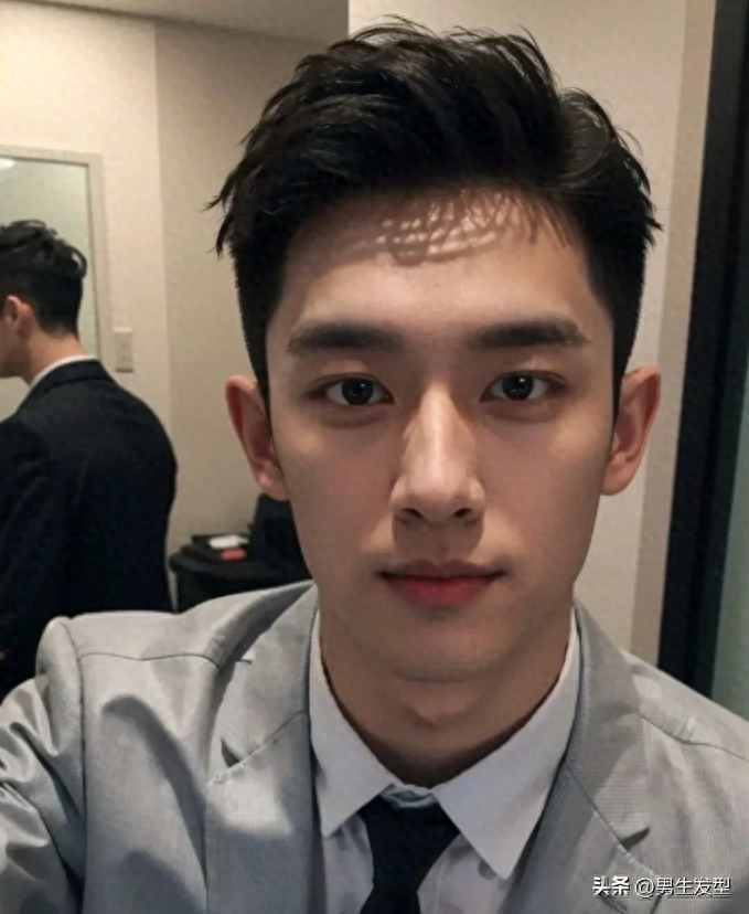 适合“方脸型”男生剪的发型，这3款简单帅气，剪完提升颜值