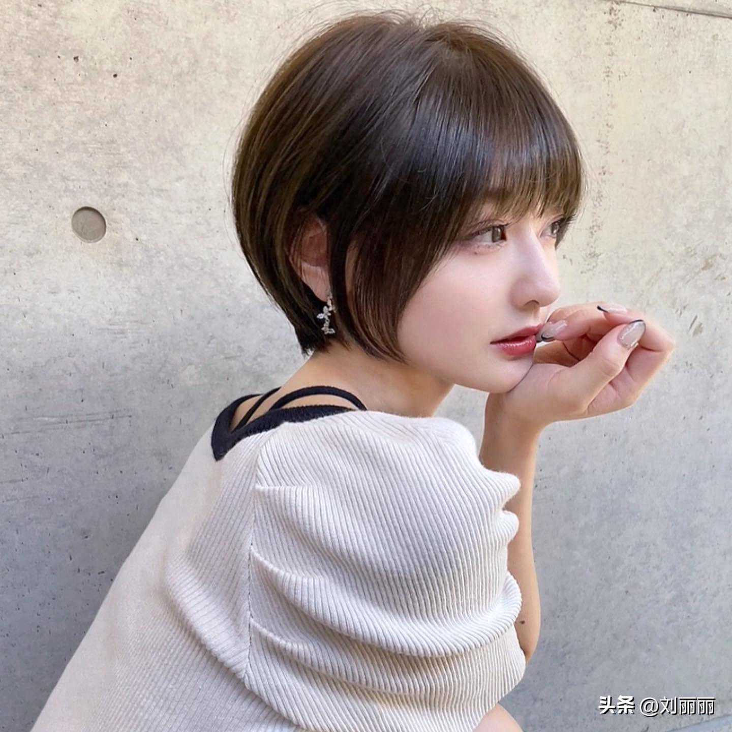 发型剪来剪去不满意，那就试试立体层次短发，让你大变样