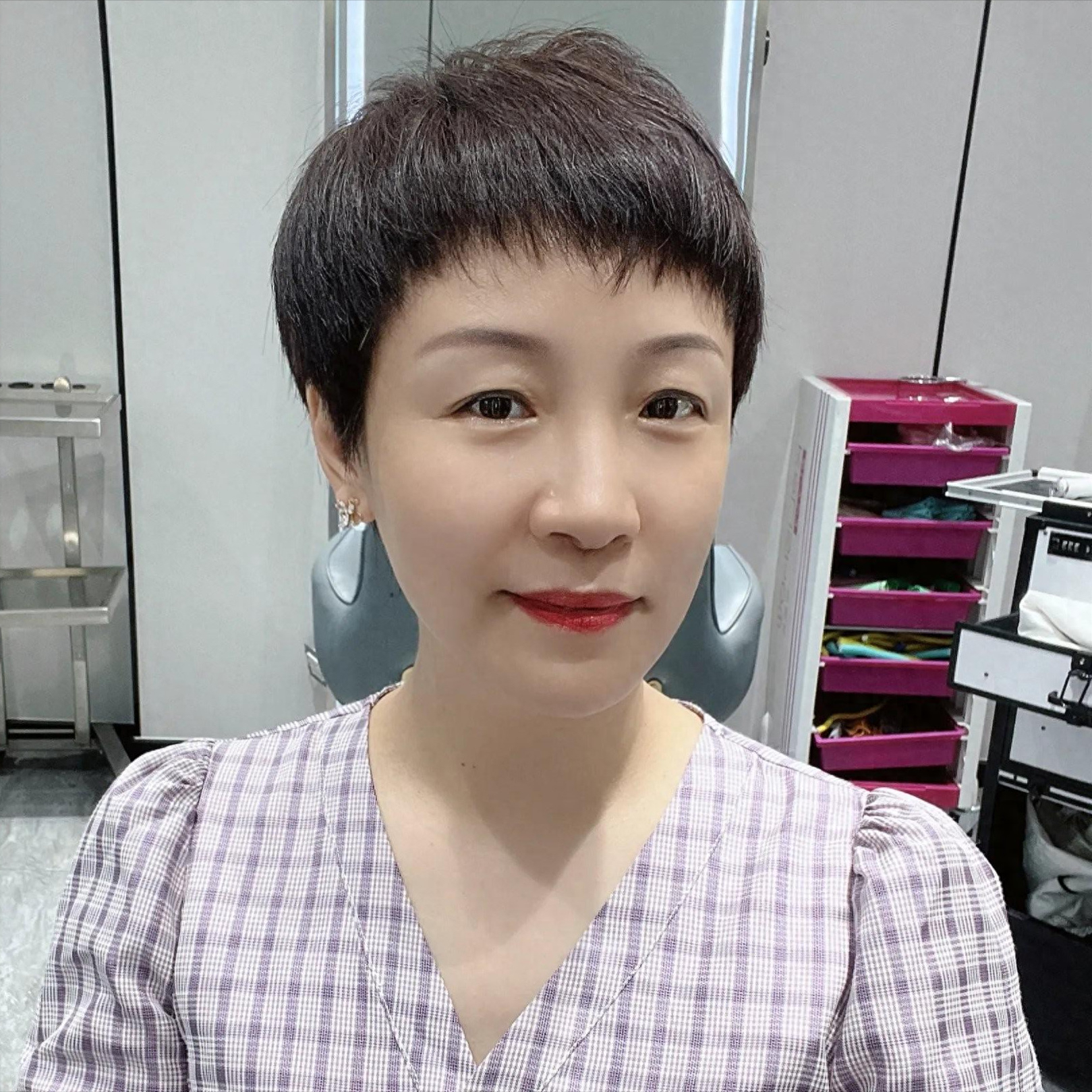 岁月从不败美人！中老年留这些发型更显气质，你值得拥有！