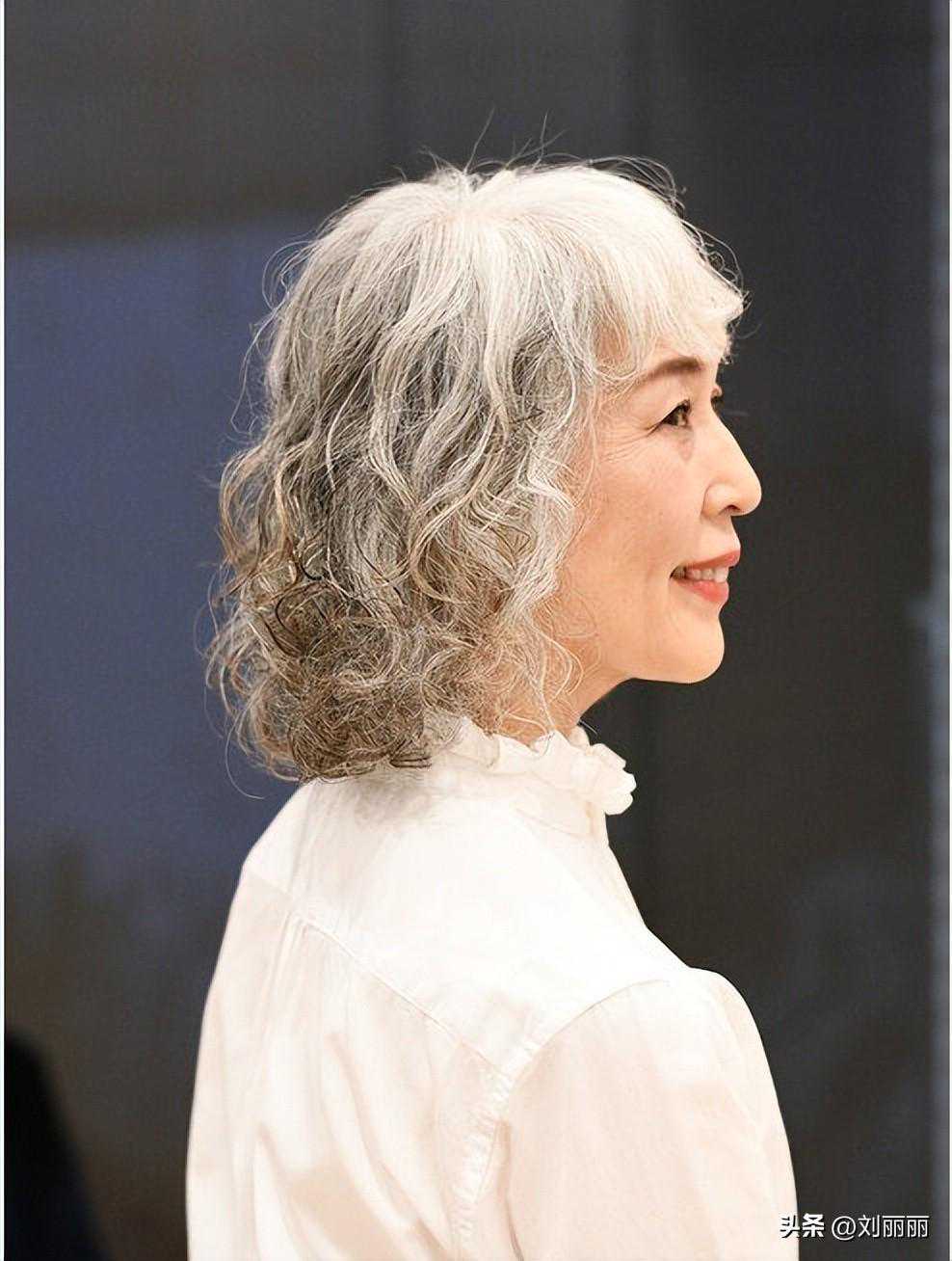 60到90岁的姐妹们，发型这样剪，哪怕你头发花白也特别美
