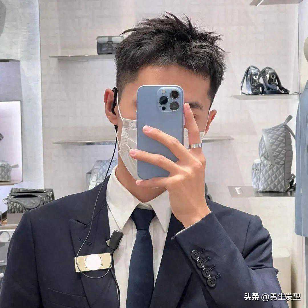 男生“不烫不染”的发型，理发师建议剪这3款，简单帅气有魅力