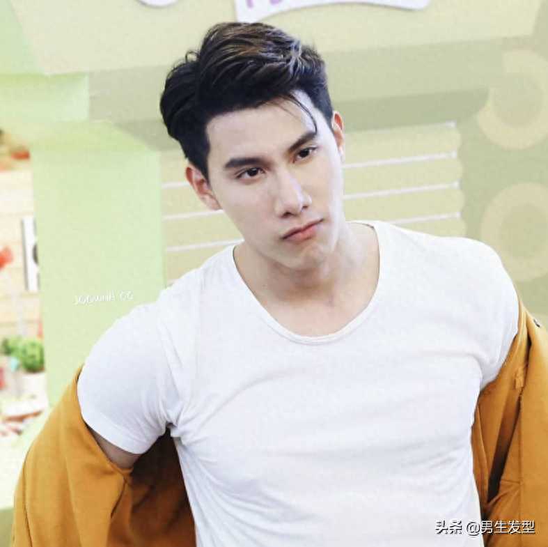 男生“露额”发型怎样剪才帅气？19年秋季剪这4款，不帅你打我