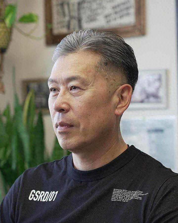 六七十岁男人：头发花白发型这样剪，干练利落，不油腻更气质