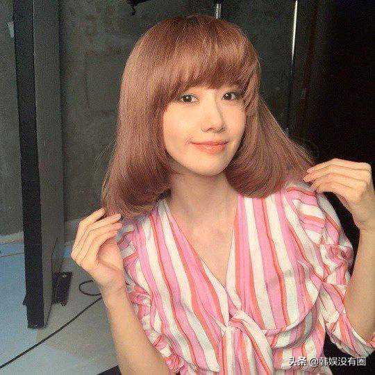 发型怪？少女时代林允儿公开“短发+齐刘海”造型，人偶美貌吸睛