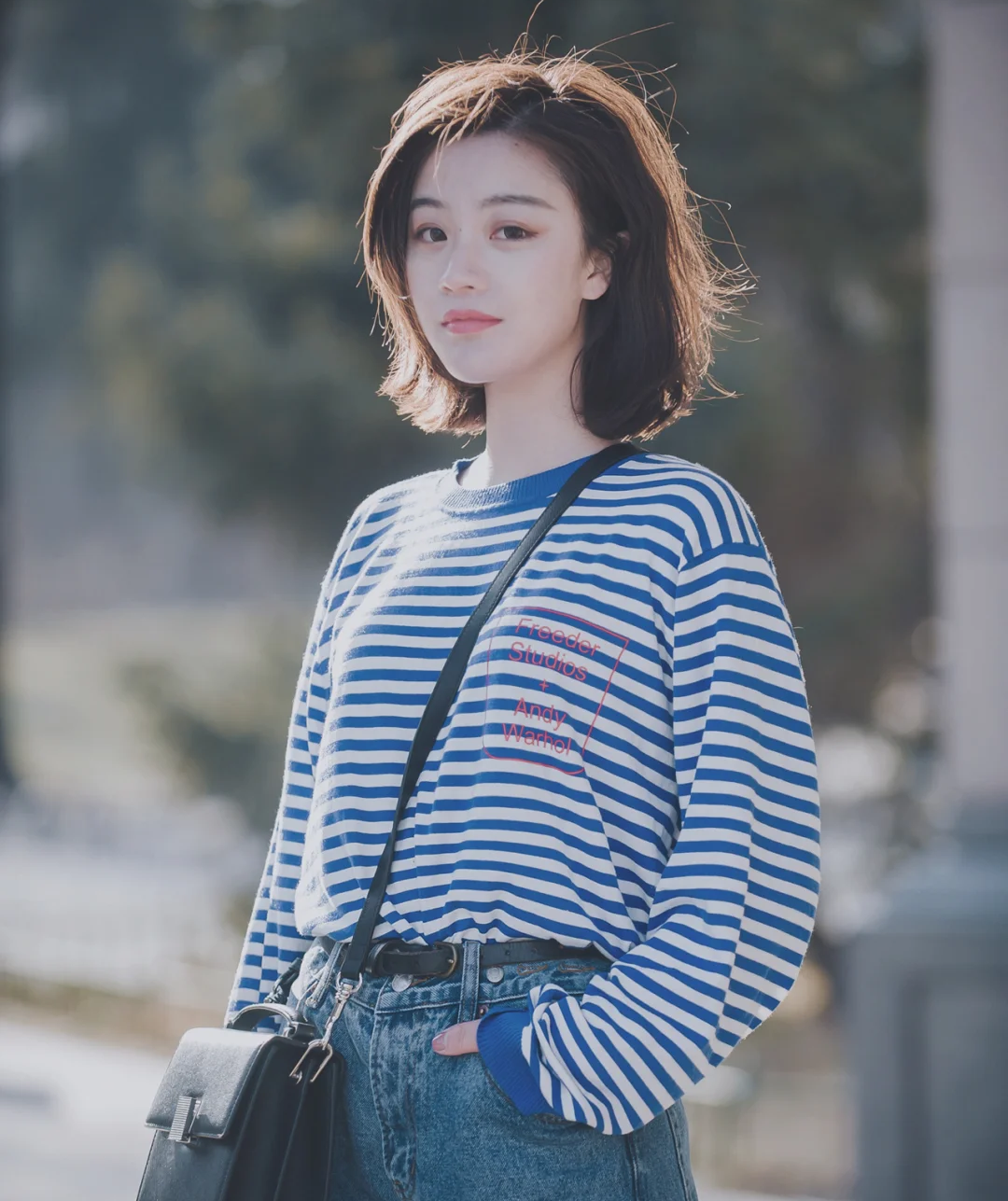 轻熟女生的知性短发发型：蓬松侧分减龄，水波纹优雅，外扣更妩媚