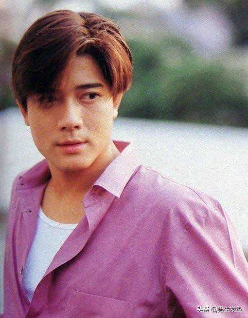 54岁郭富城不服老！背头发型配西装变帅大叔，男神颜值不输小鲜肉