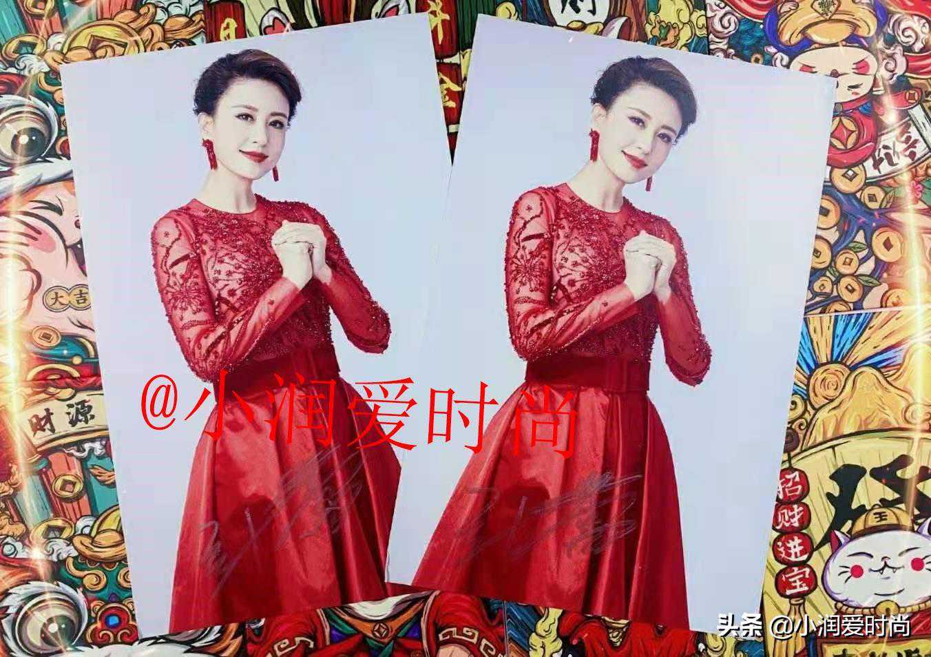 张蕾穿中国红礼服主持春晚，端庄大方不俗气，配上盘发发型好高贵