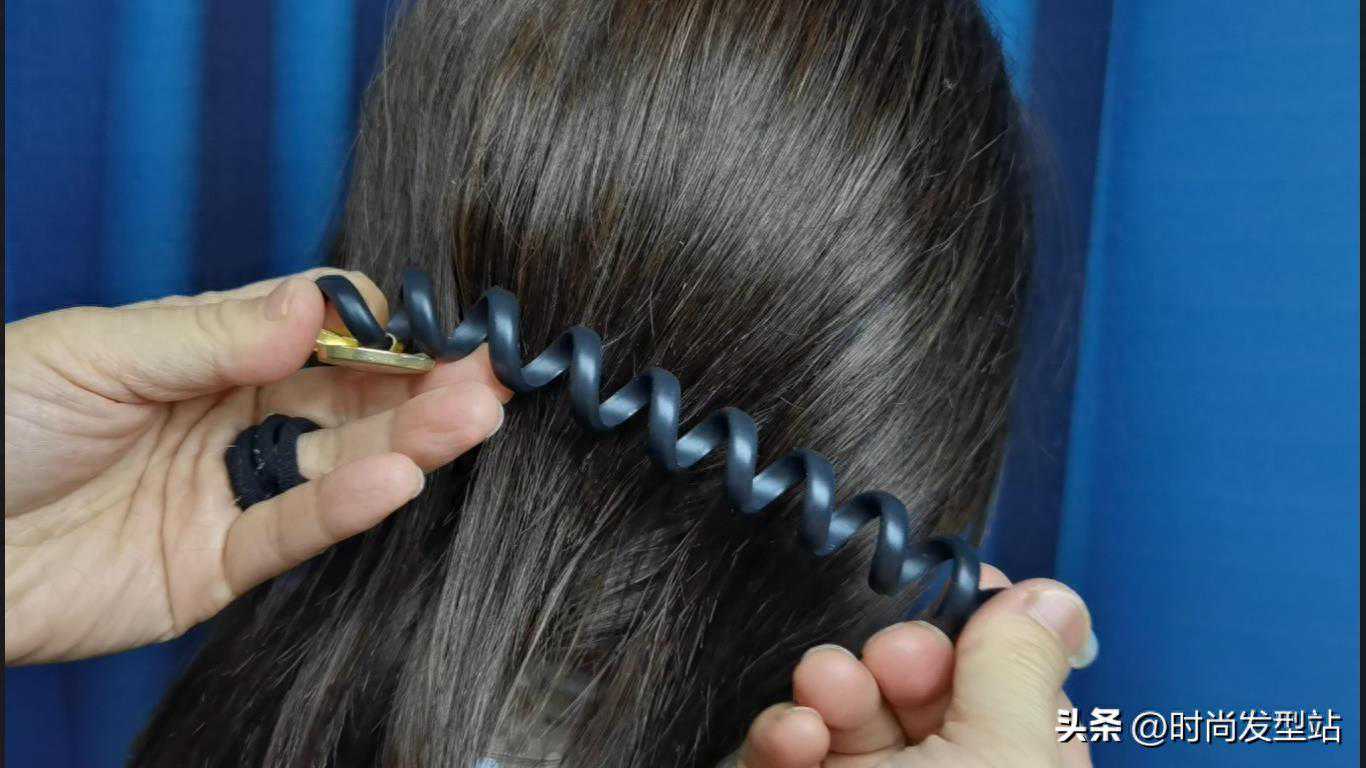 头发特别短怎么扎低马尾小啾啾发型，一个好看的发饰扎发神器分享