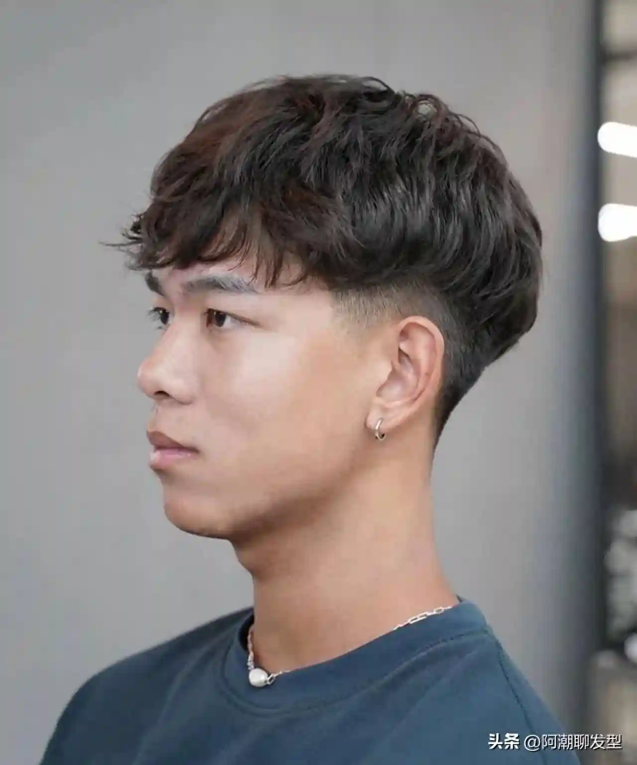 不建议二三十岁男生剪“锅盖头、长发”，换成这些发型更减龄帅气