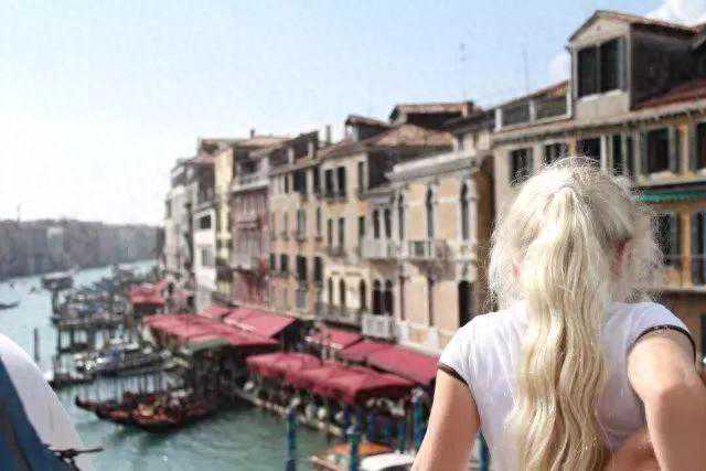 头发为什么会变白？吃黑芝麻可以让头发变黑吗？