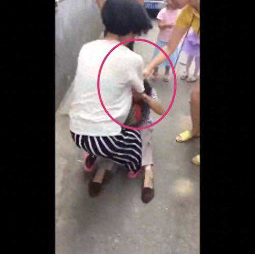 山西：女子头发缠进卷梳舍不得剪报警求助