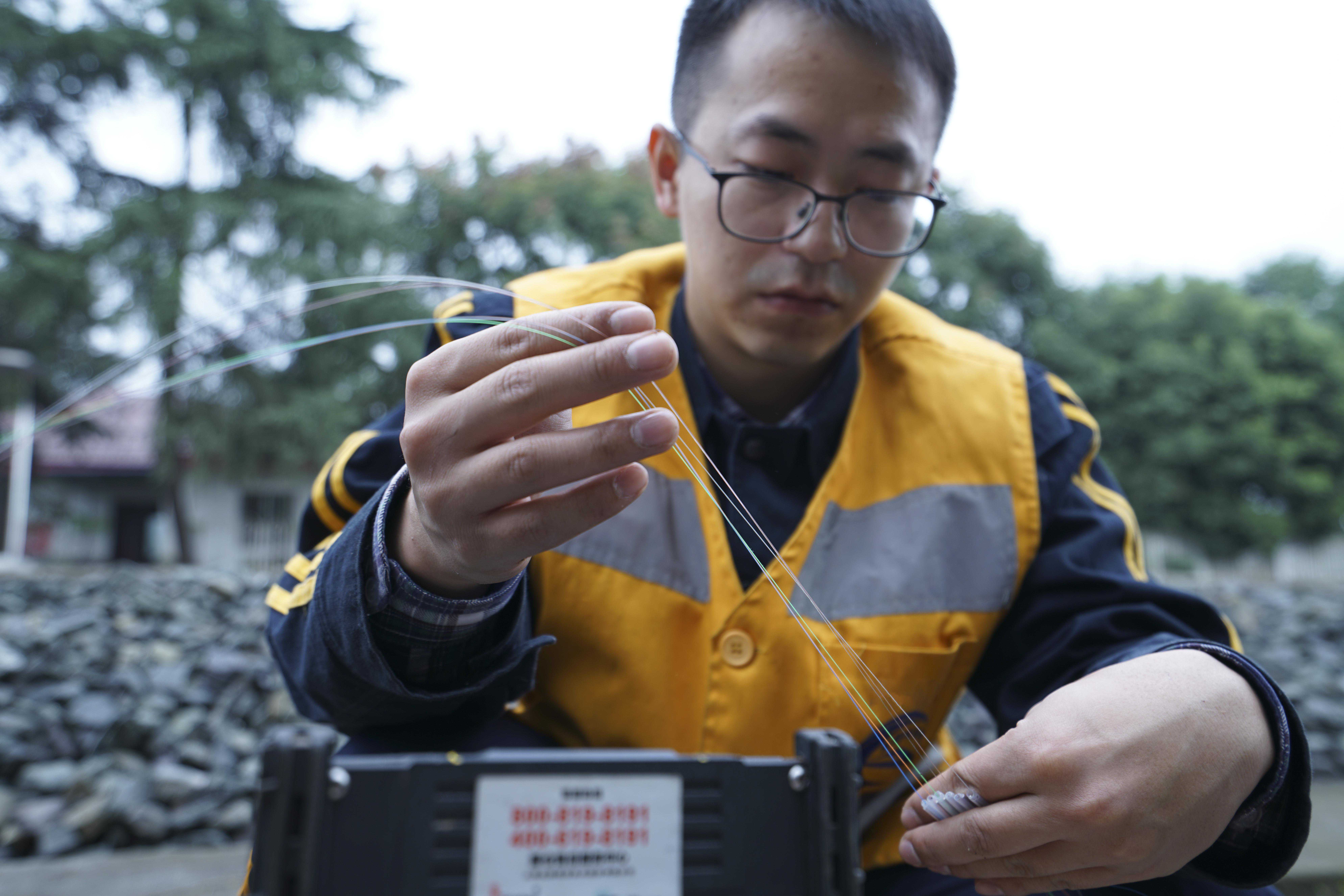 交广会客厅｜铁路上的“绣爷”：我们的工作是接“头发丝”