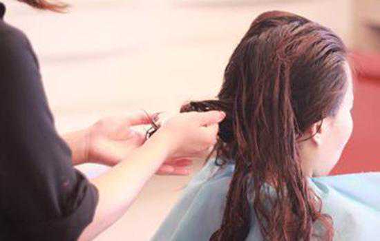 木北造型告诉你头发烫后悔了怎么弄直 洗直好还是拉直好