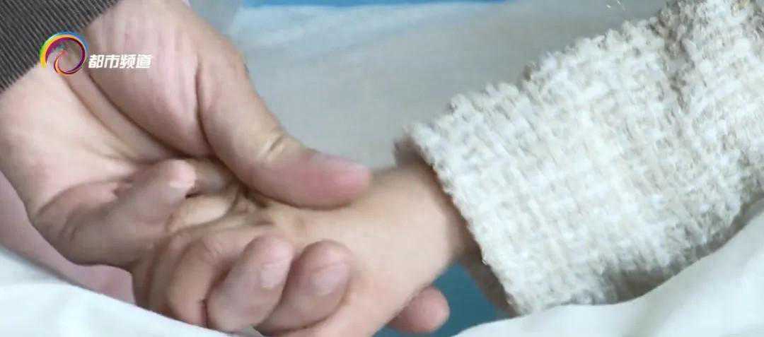 揪心！5岁女童玩耍中头发卷入台钻机，头皮被撕脱