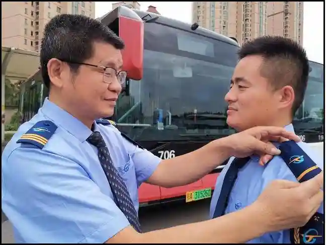 能否为“城市美容师”环卫工设计一套时尚工作服丨九派时评