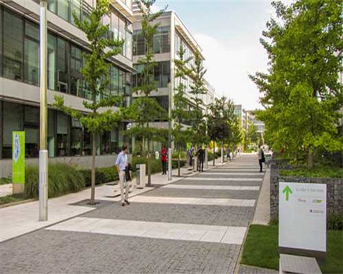 揪心！5岁女童玩耍中头发卷入台钻机，头皮被撕脱