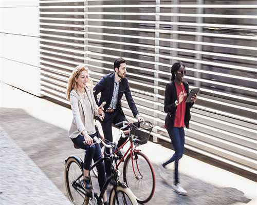 剪了LOB头之后好开心！那么问题来了，每天捣鼓头发要用点什么？