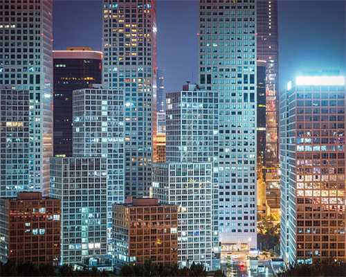 成龙亮相沪州老窑封藏大典，70岁模样，头发胡子花白了，令人泪目