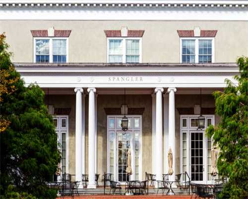 英国一个妈妈选择了金色头发捐精者，生下一个头发很有亮点的女婴