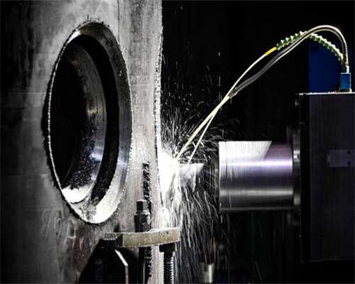 南宁一女子头发卷入机器中，被撕下整张头皮……